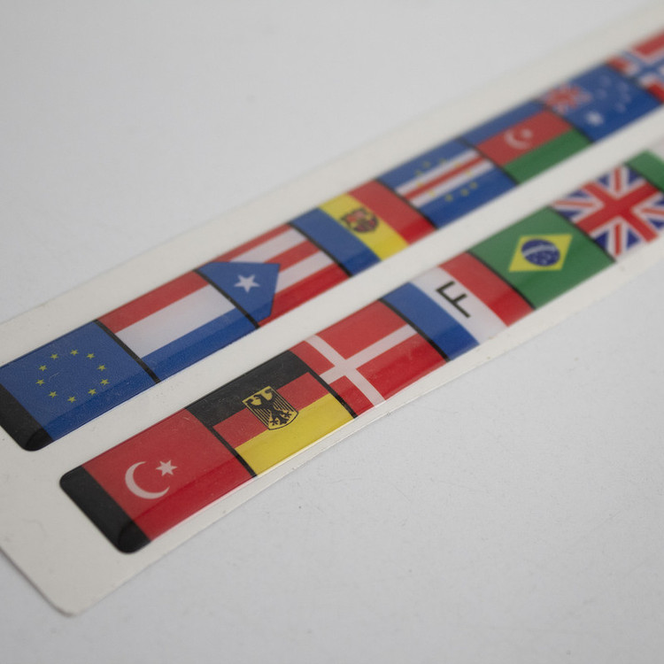 برچسب خودرو مدل ژله ای کد small flag2 بسته دو عددی